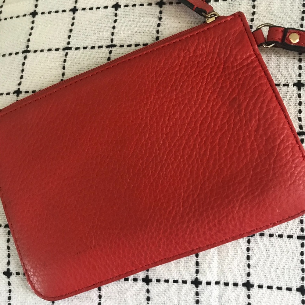 Calvin Klein clutch/wristlet; leather - Picture 2 of 8